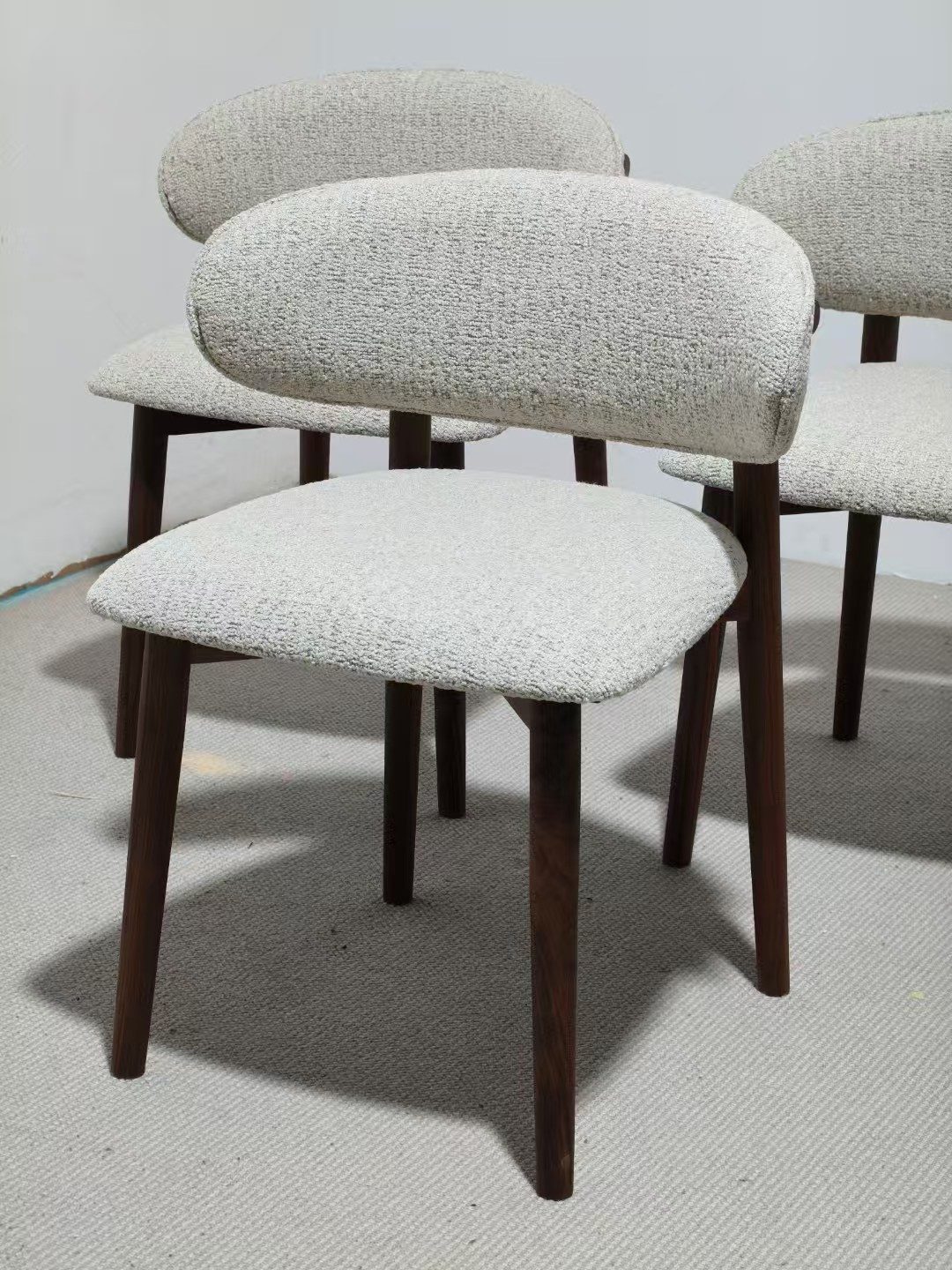 Luxury dining chair with metal legs