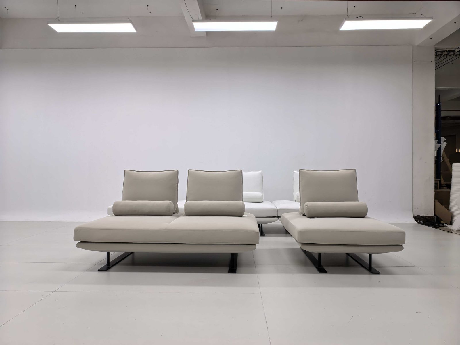 Curved sofa in boucle fabric