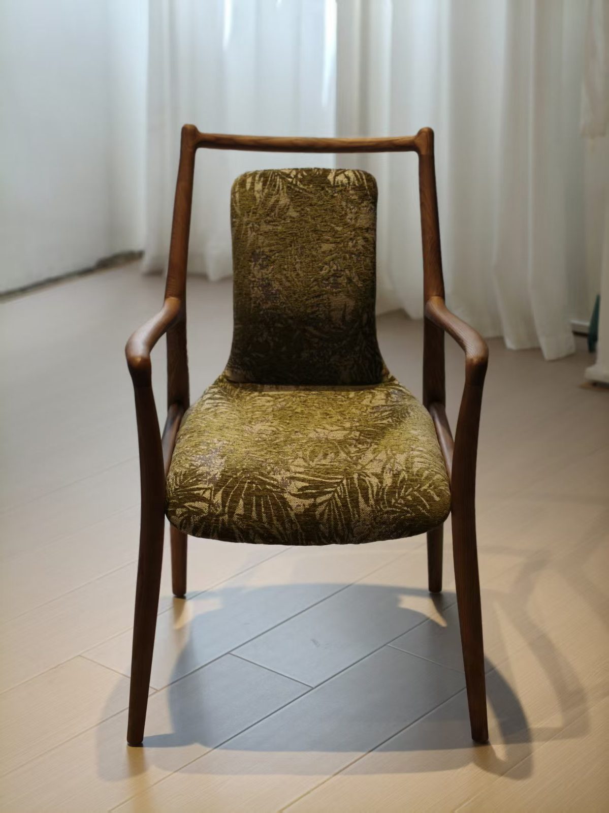 Modern dining chair with curved back