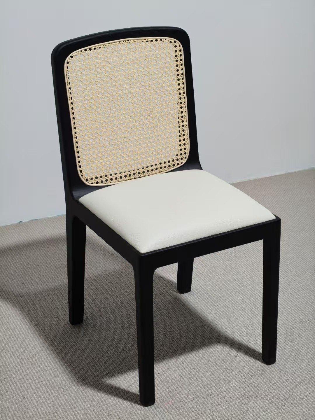 Elegant dining chair in leather